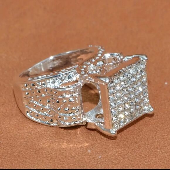 🆕💍Blingy Channel Set Simulated Diamond Wedding Ring -Sz 10 - Picture 8 of 10